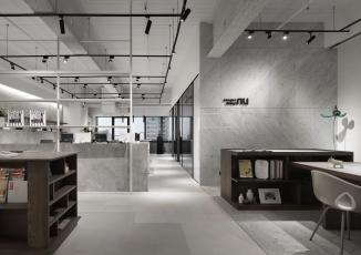 時尚裸設(shè)計無限延伸 玻璃、層板展示收納創(chuàng)造簡約現(xiàn)代工作室 