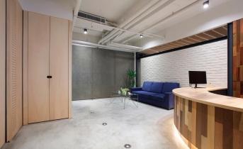 我的行事風(fēng)格就是不呆板！25 年老屋蛻變?yōu)楠?dú)特工業(yè)風(fēng)辦公室 